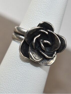 NEW SILPADA Sterling Silver 3D Rose Flower Ring (Style R2207) 
Size 6.75
Retired